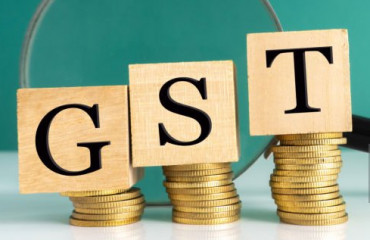 'Breathing feels like a luxury’: Internet outraged as Delhi chokes on toxic air